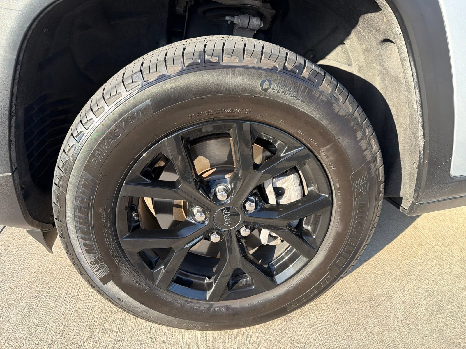 Used 2024 Jeep Grand Cherokee L Altitude AWD/4WD image 12