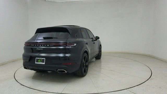 Used 2025 Porsche Cayenne w/ Premium Package image 71