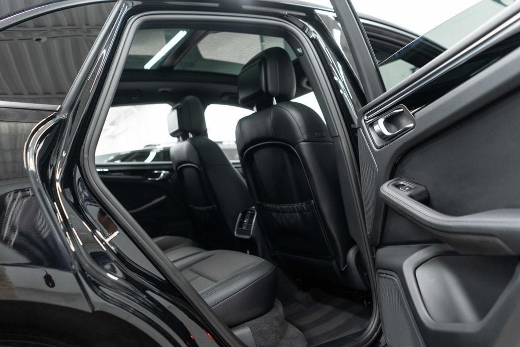 Used 2023 Porsche Macan AWD/4WD image 13