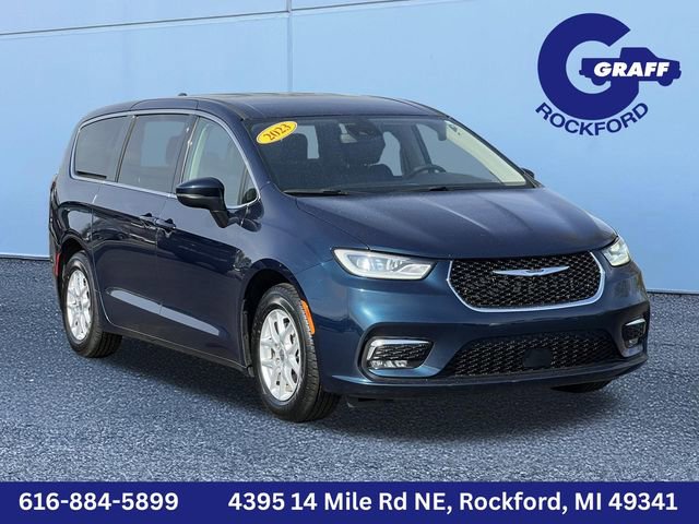 Used 2023 Chrysler Pacifica Touring-L FWD image 1