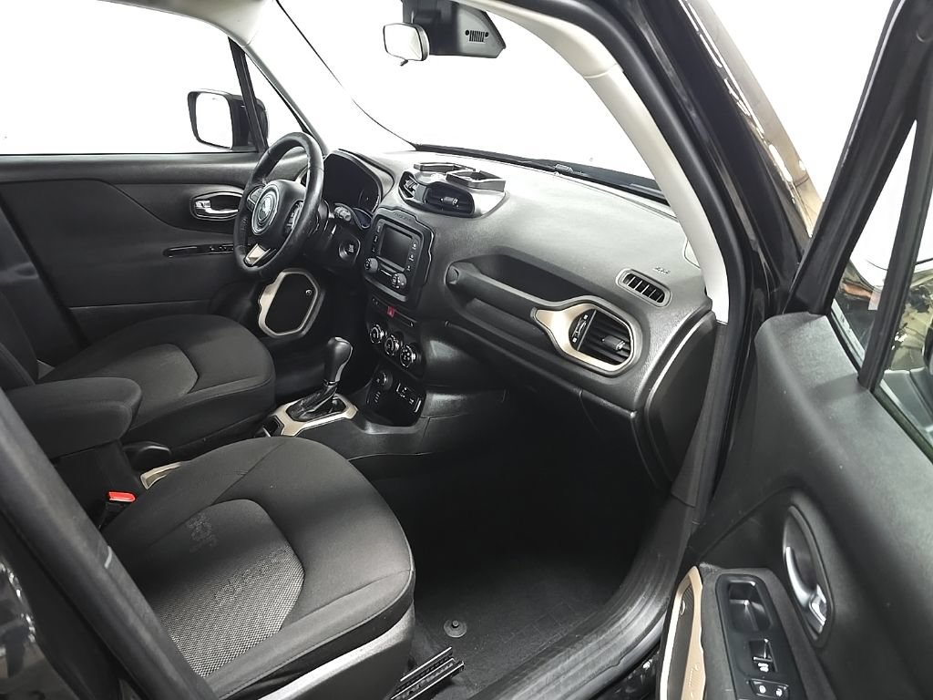 Used 2016 Jeep Renegade Latitude w/ Cold Weather Group AWD/4WD image 18