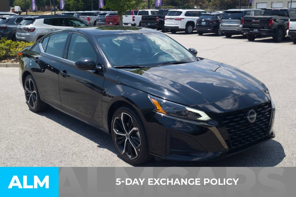 Used 2024 Nissan Altima 2.5 SR FWD image 3