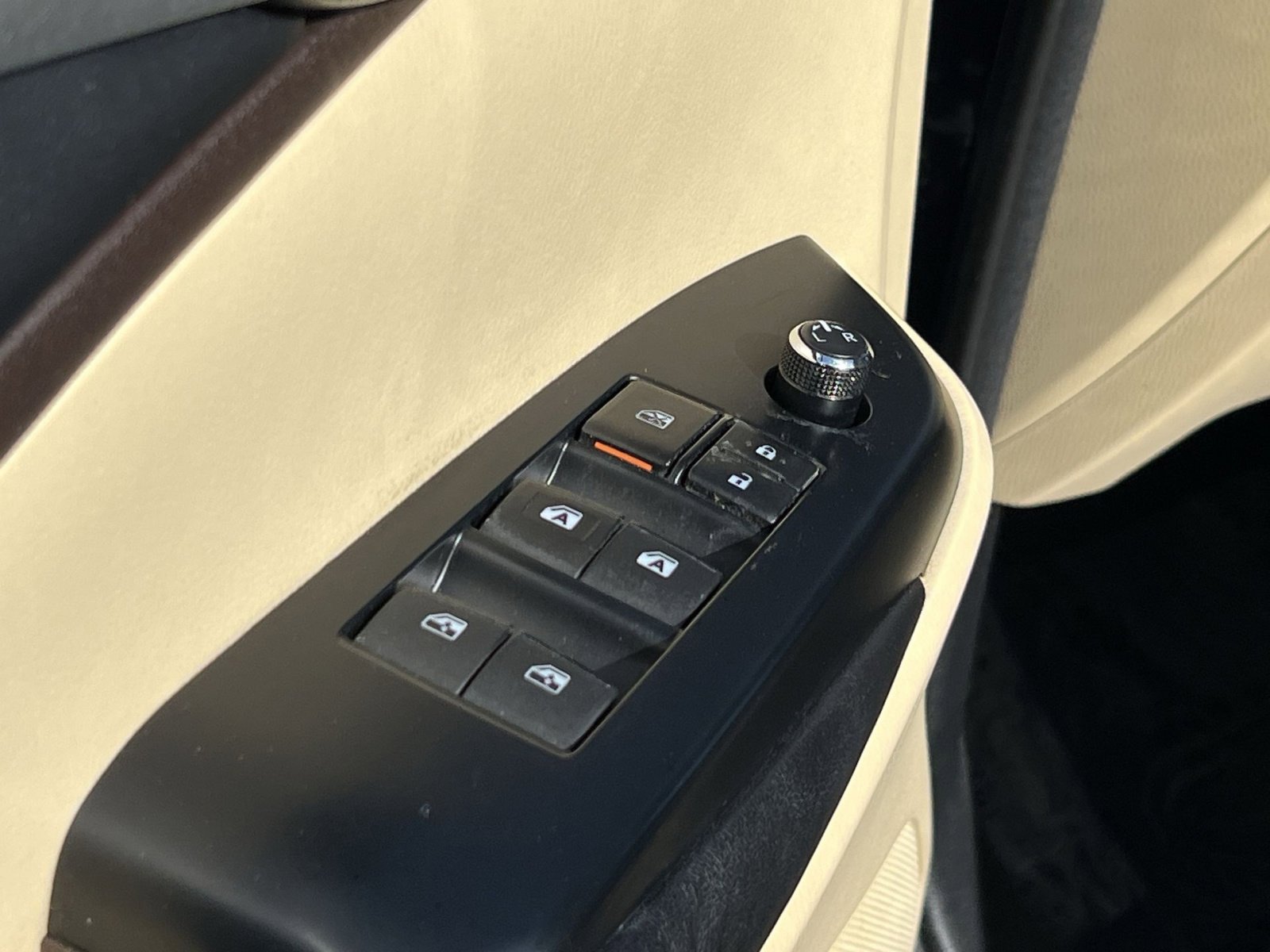 Used 2016 Toyota Highlander XLE image 16