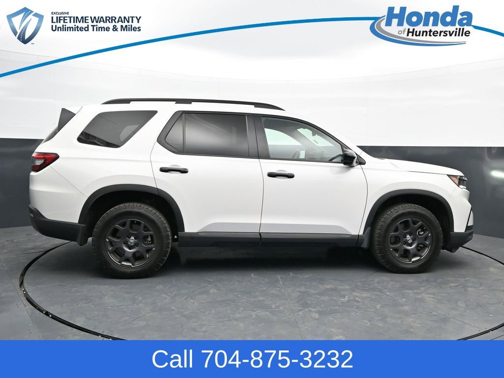 Used 2024 Honda Pilot TrailSport image 9