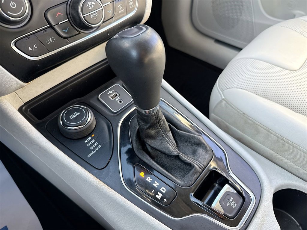 Used 2020 Jeep Cherokee Limited w/ Technology Group image 20