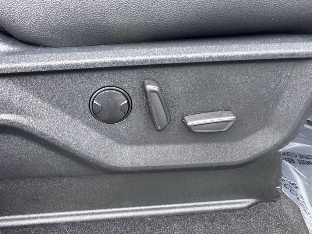 Used 2025 Ford F450 Lariat image 32