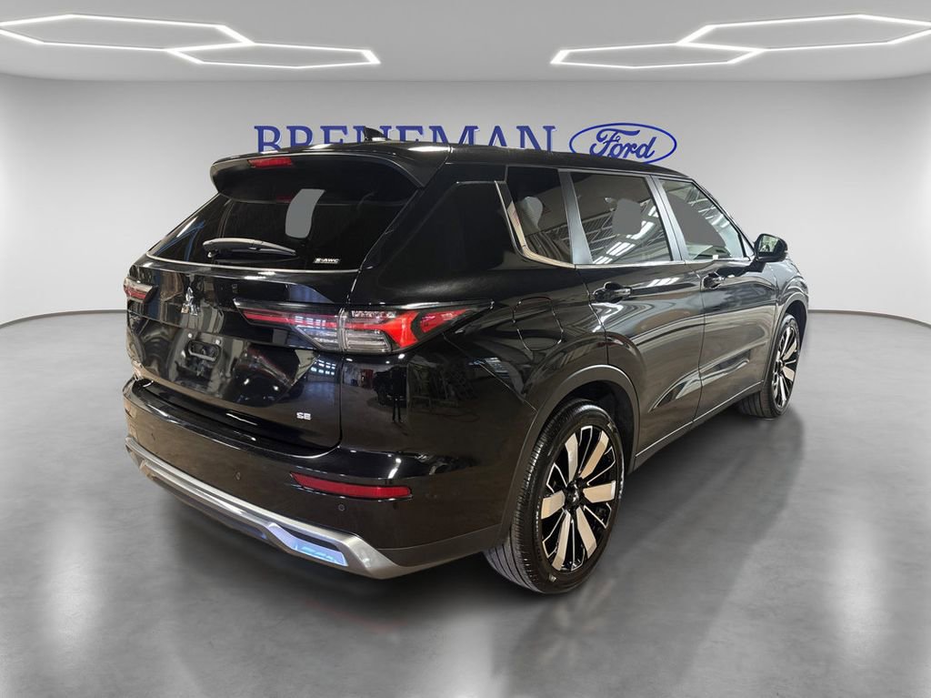 Used 2025 Mitsubishi Outlander SE image 5