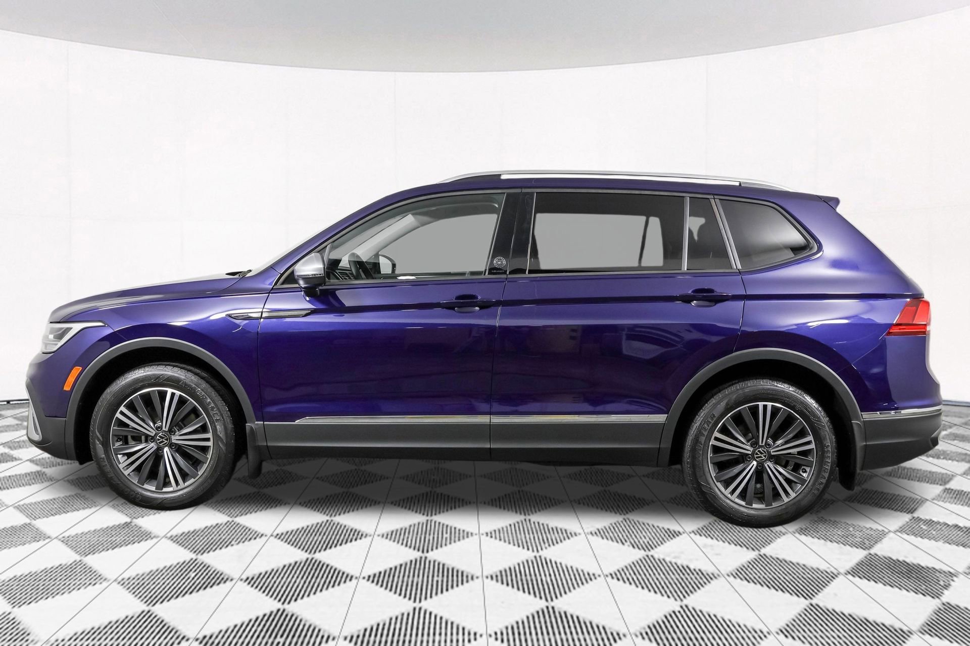 Used 2024 Volkswagen Tiguan Wolfsburg Edition w/ Panoramic Sunroof Package AWD/4WD image 22