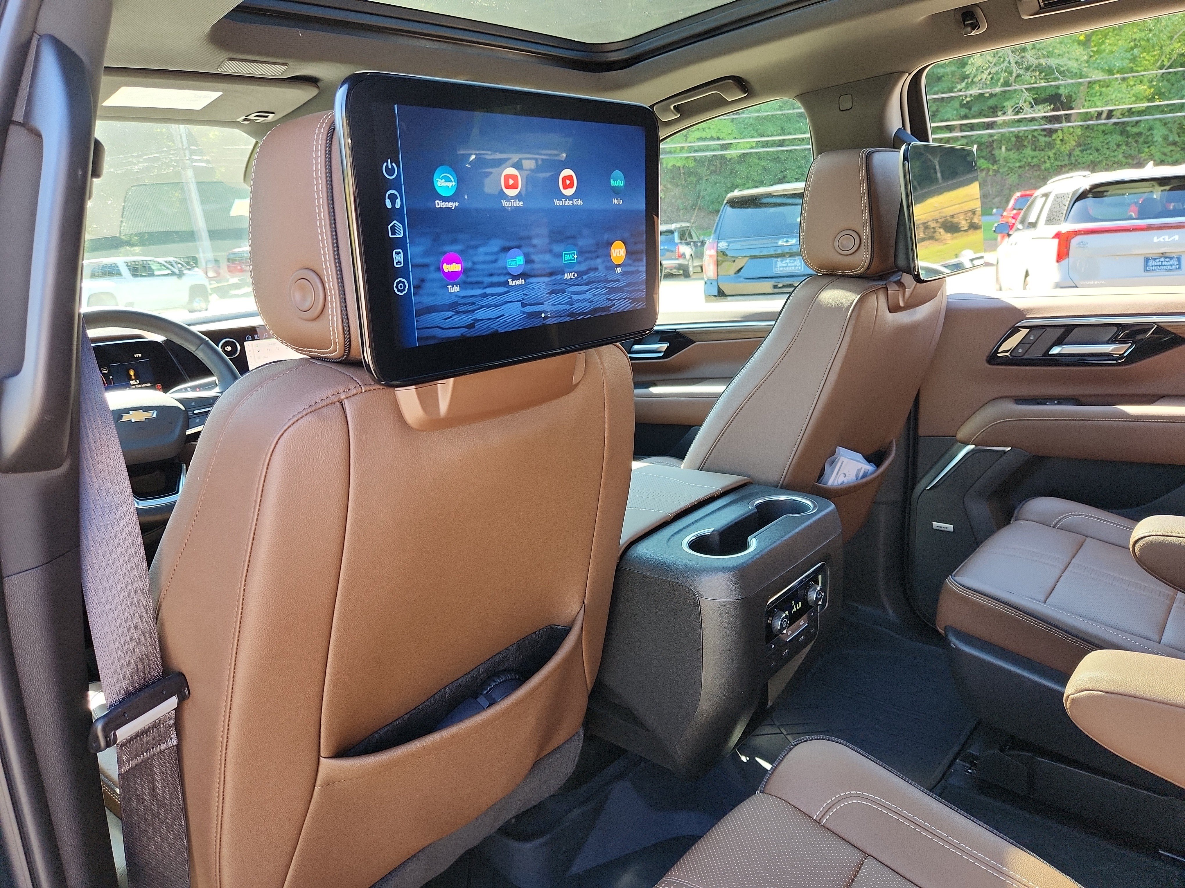 Used 2025 Chevrolet Tahoe High Country AWD/4WD image 44