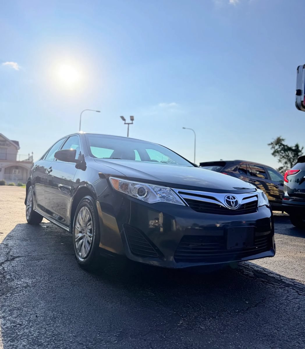 Used 2012 Toyota Camry LE FWD image 3