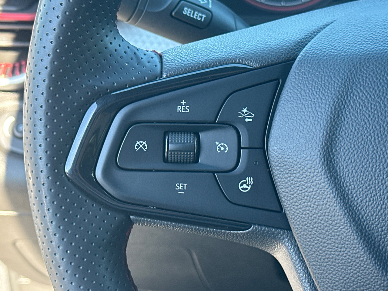 Used 2024 Chevrolet Trax RS w/ Driver Confidence Package FWD image 24