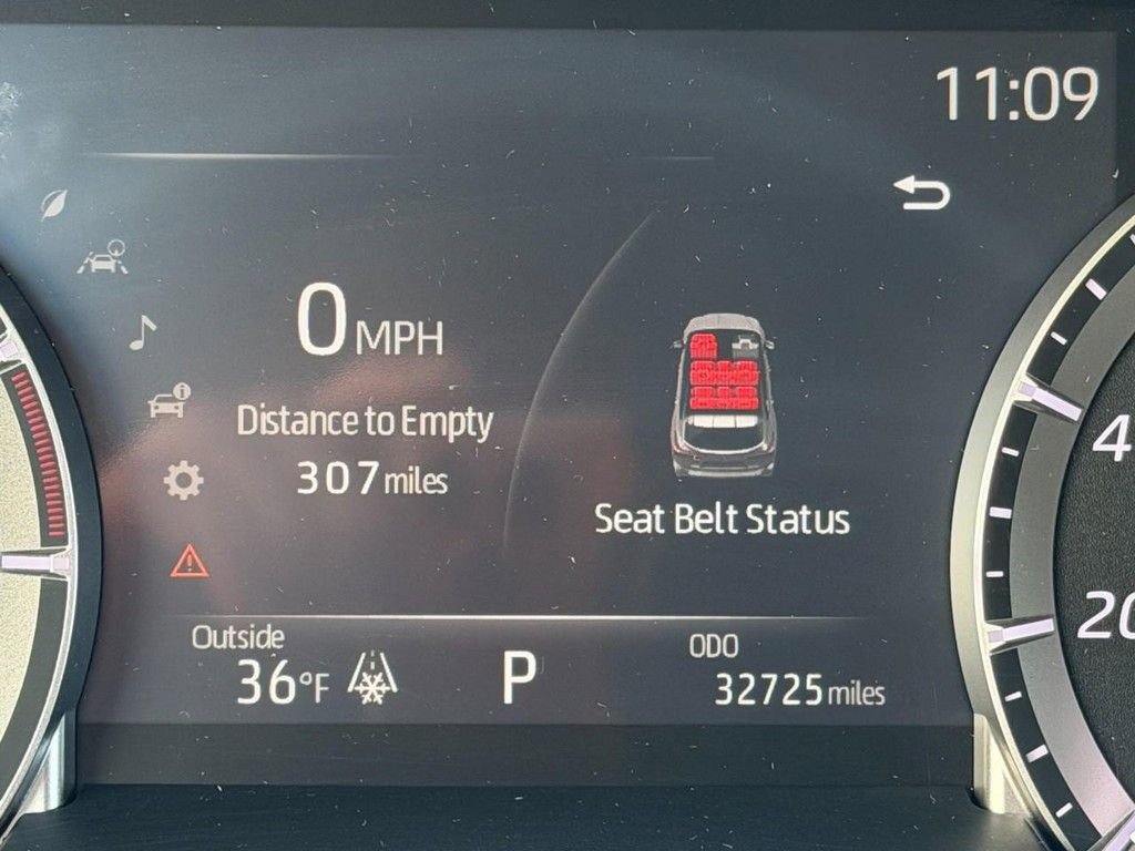 Used 2023 Toyota Highlander LE image 23