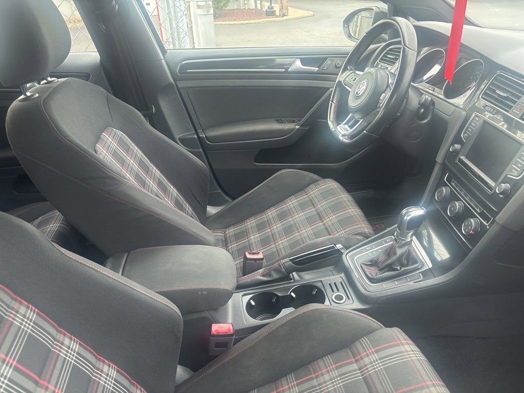 Used 2017 Volkswagen GTI Sport image 4