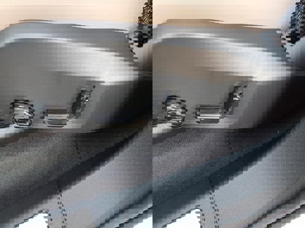 New 2026 Volvo XC60 B5 Core w/ Climate Package image 15