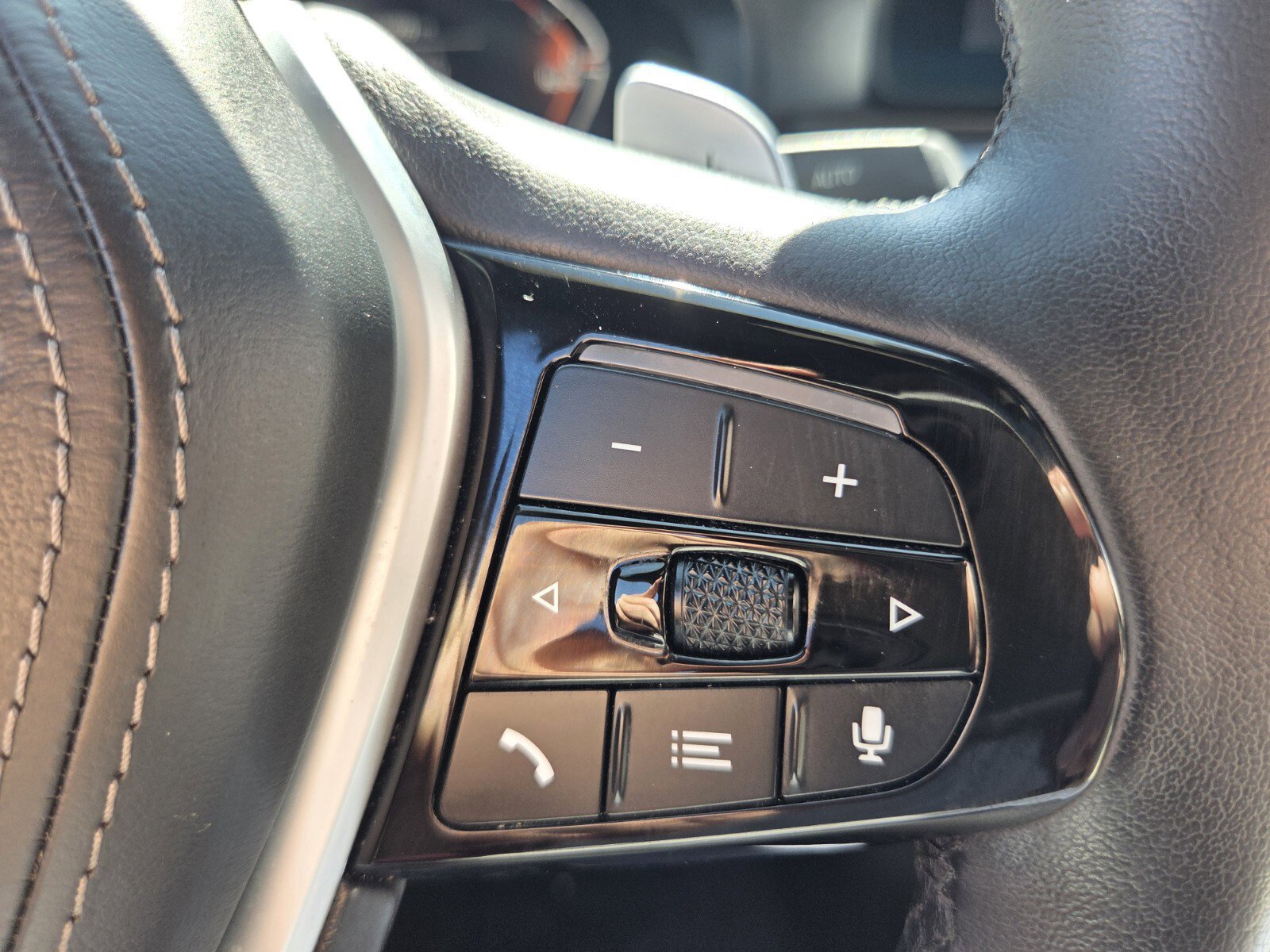 Used 2021 BMW 540i w/ Premium Package image 28