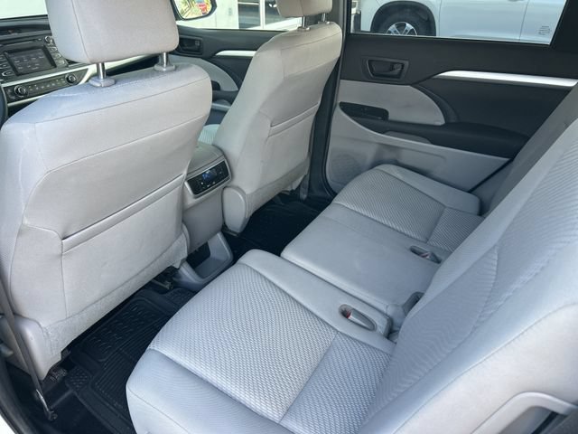 Used 2019 Toyota Highlander LE FWD image 28