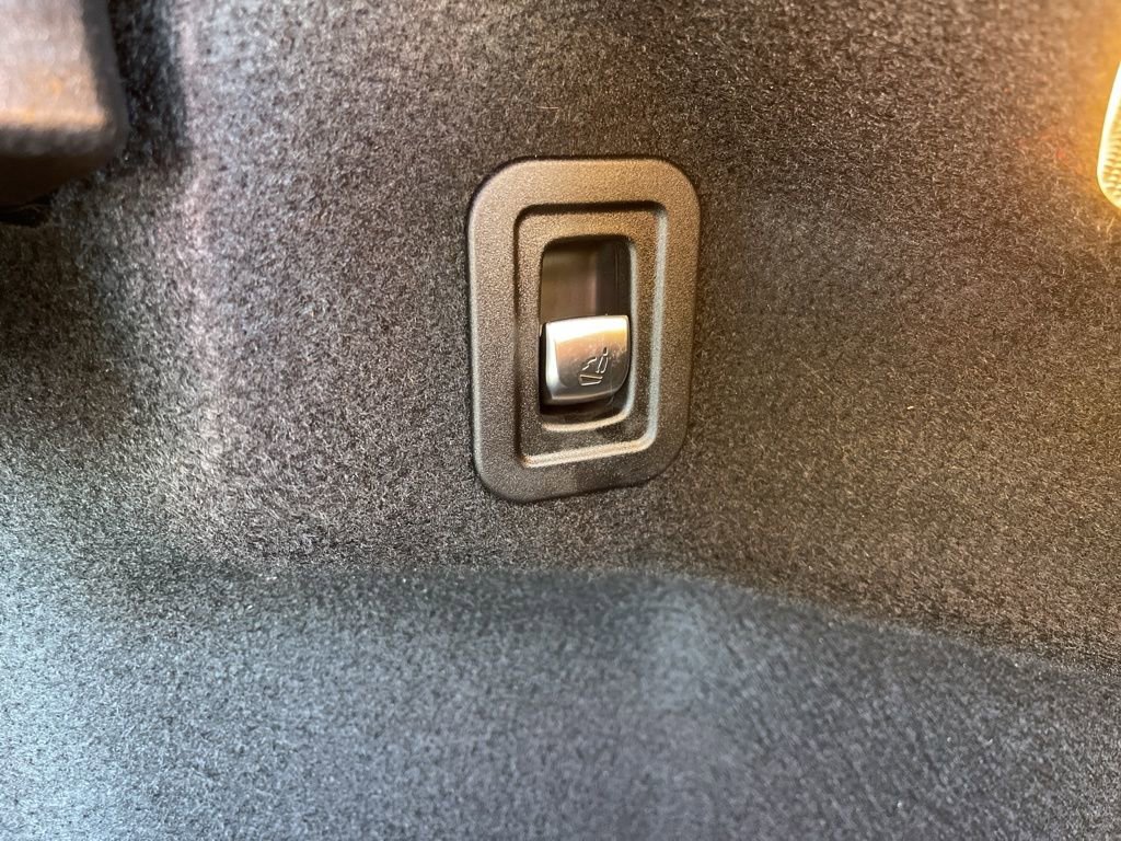 Used 2020 Mercedes-Benz C 300 4MATIC Cabriolet image 24