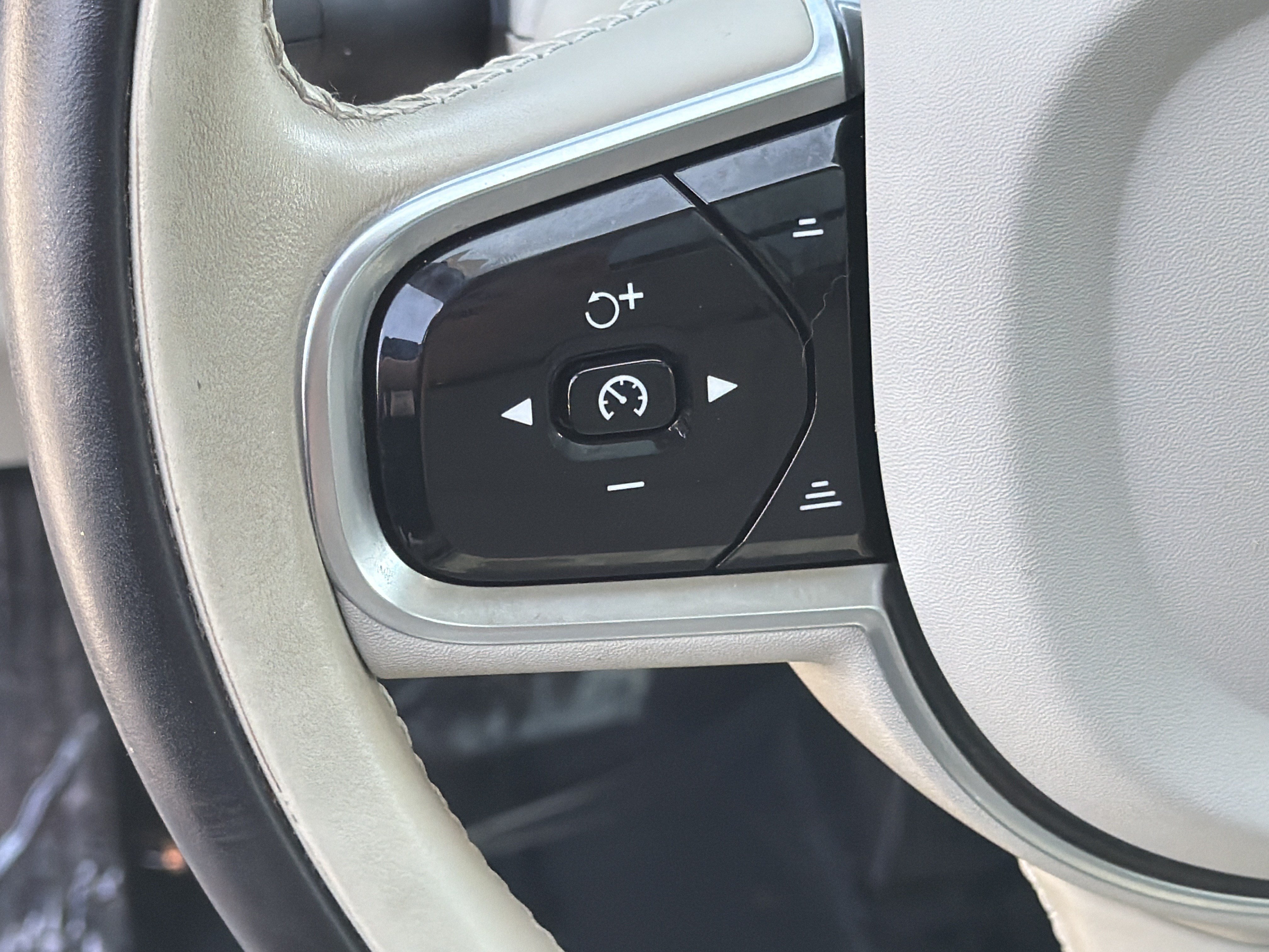 Certified 2024 Volvo XC60 B5 Core AWD/4WD image 19