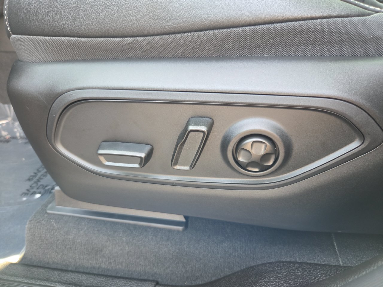 New 2026 Jeep Grand Cherokee Limited AWD/4WD image 21