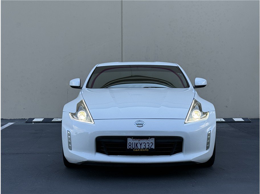 Used 2016 Nissan 370Z Coupe RWD image 2