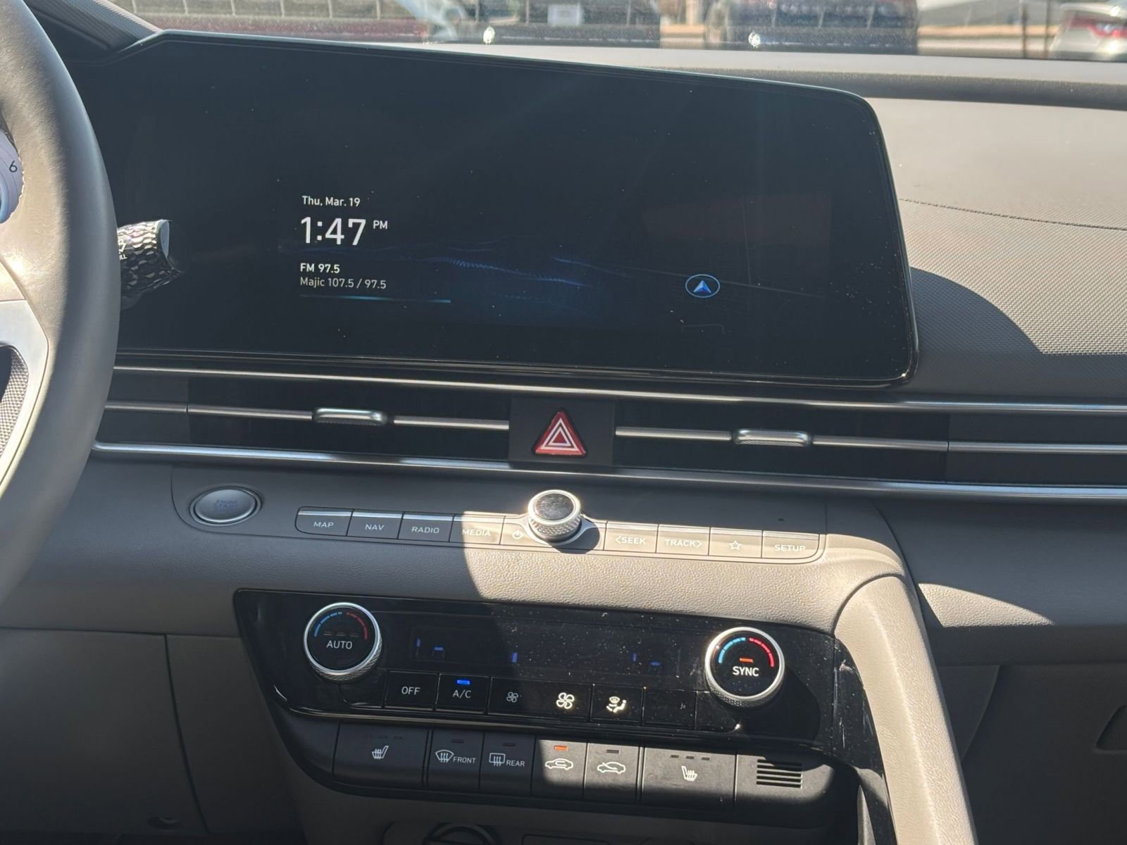 Used 2025 Hyundai Elantra SEL image 17