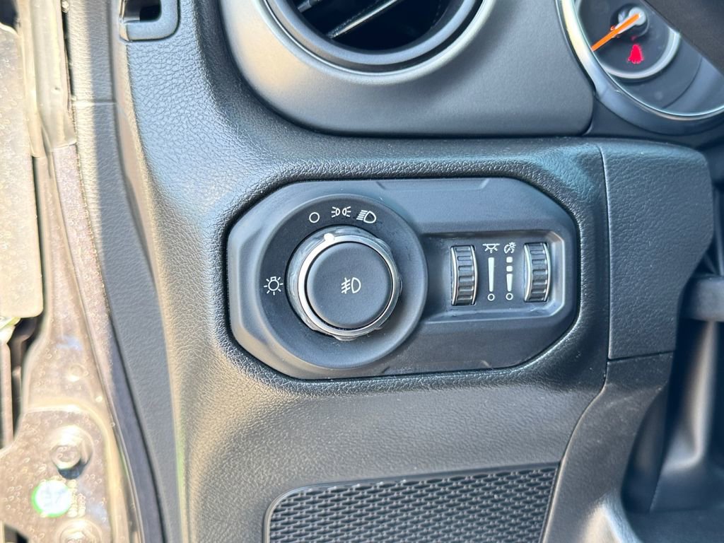 Used 2022 Jeep Wrangler Unlimited Sport AWD/4WD image 31