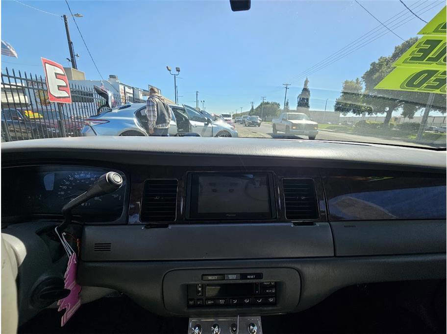 Used 1999 Lincoln Town Car Executive image 20