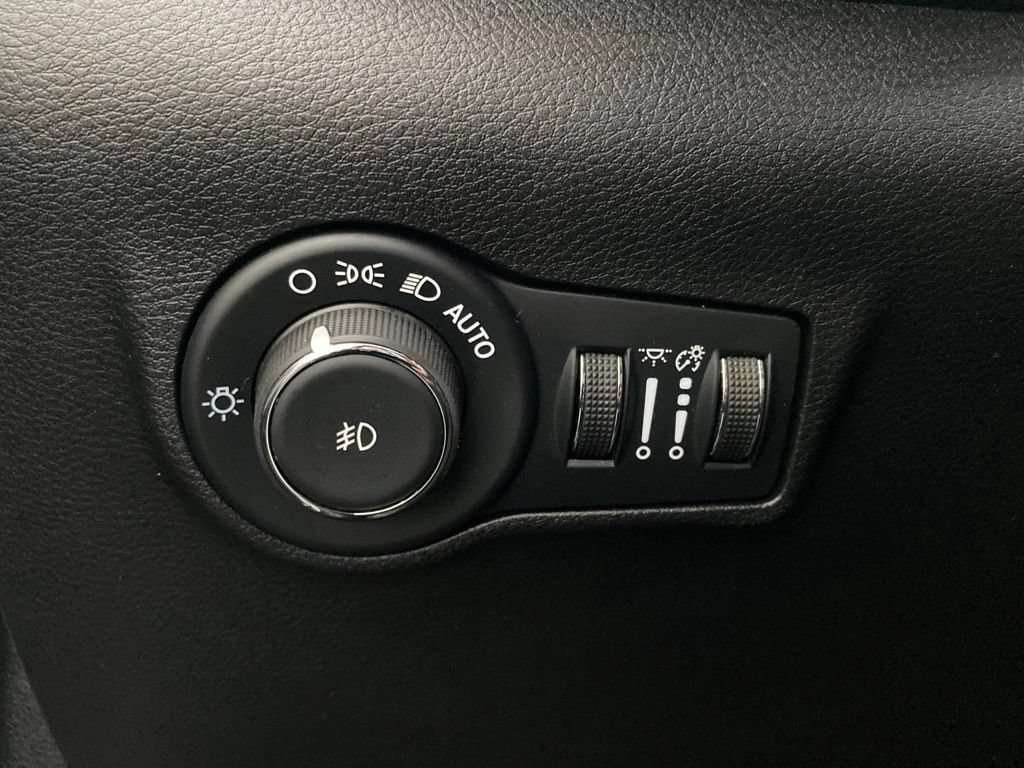 Used 2025 Jeep Compass Trailhawk AWD/4WD image 12