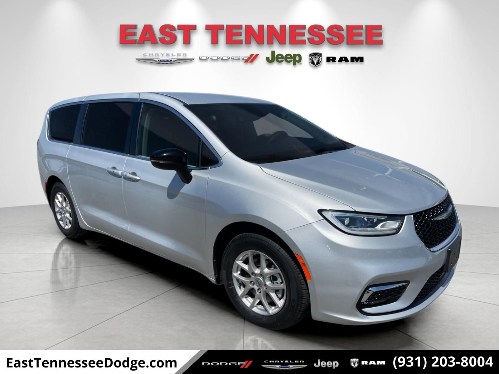 Used 2024 Chrysler Pacifica Touring-L image 1