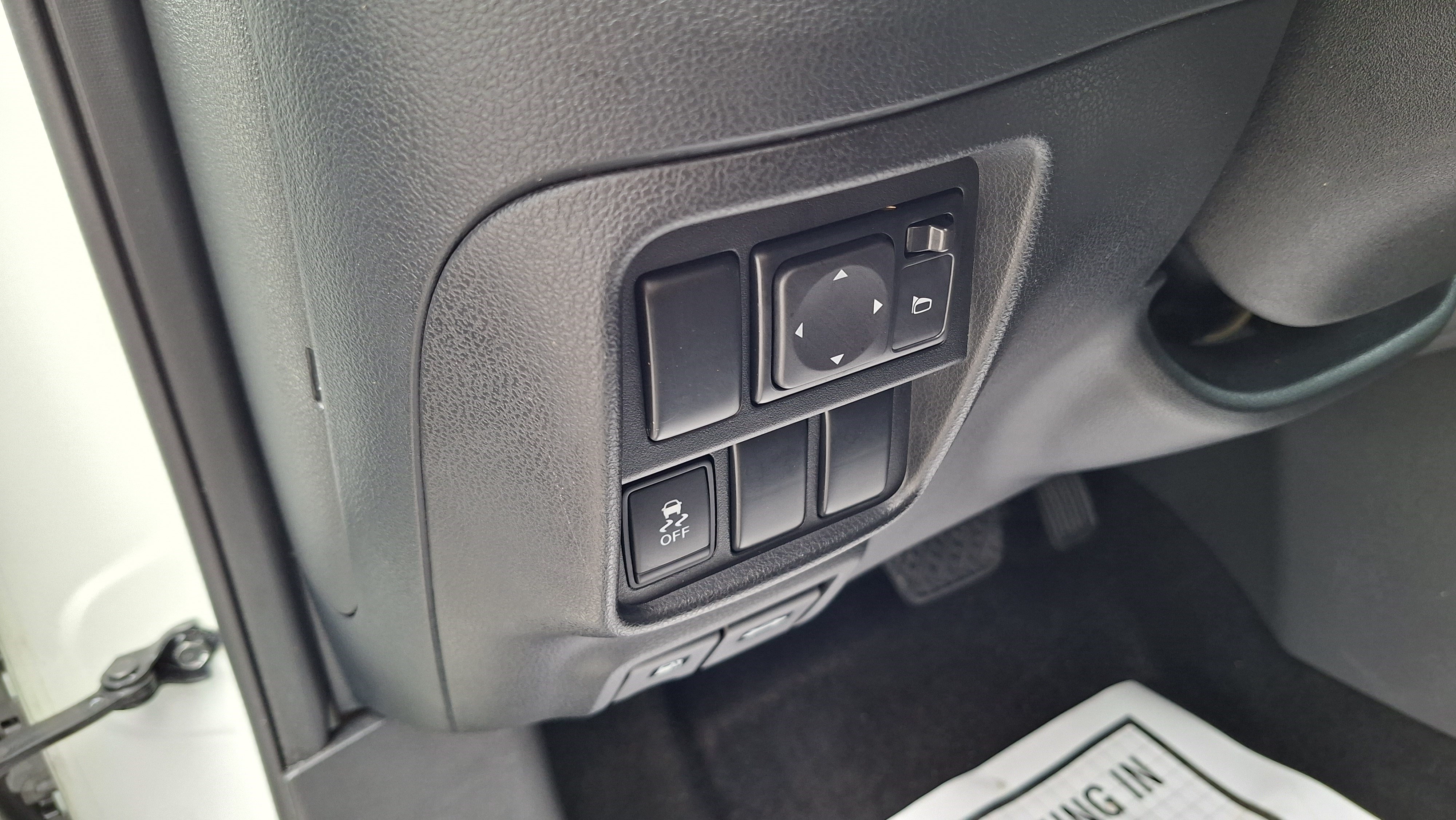 Used 2013 Nissan Juke S FWD image 10