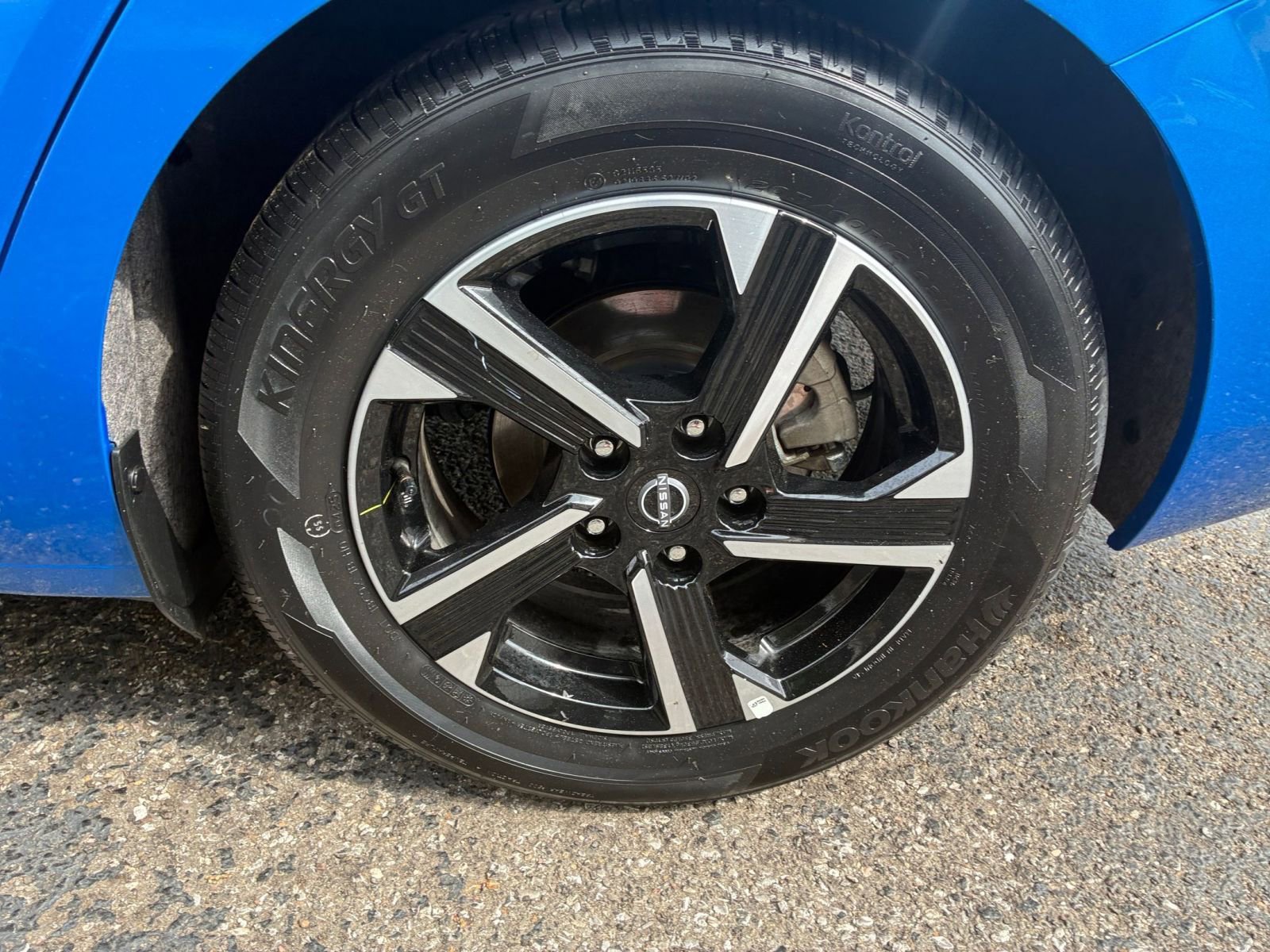 Used 2025 Nissan Sentra SV FWD image 28