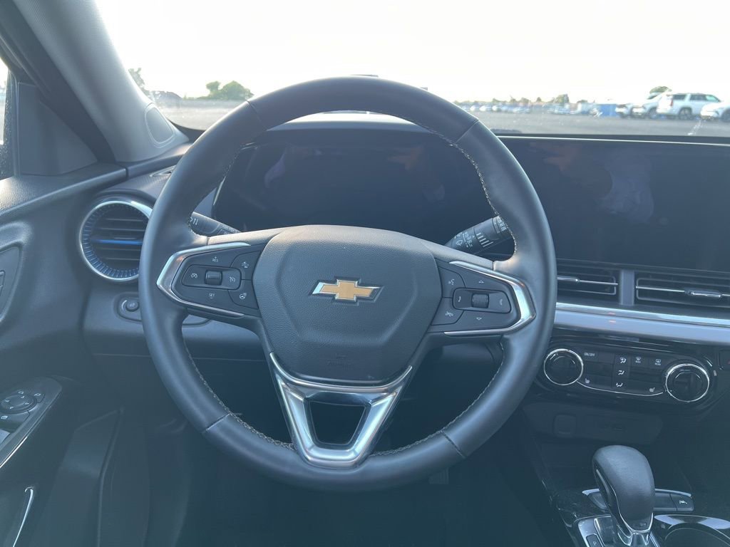 Used 2024 Chevrolet Trax LT w/ LT Convenience Package image 13