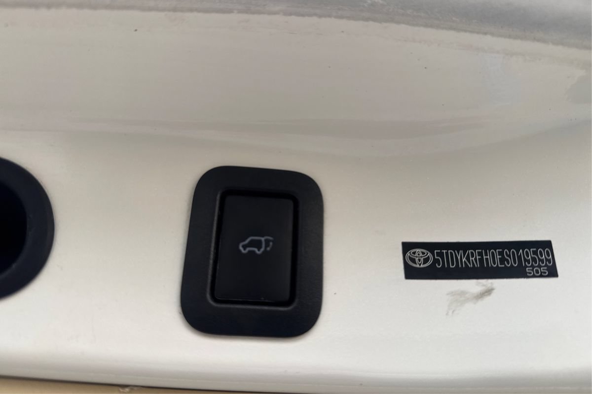 Used 2014 Toyota Highlander Limited FWD image 27
