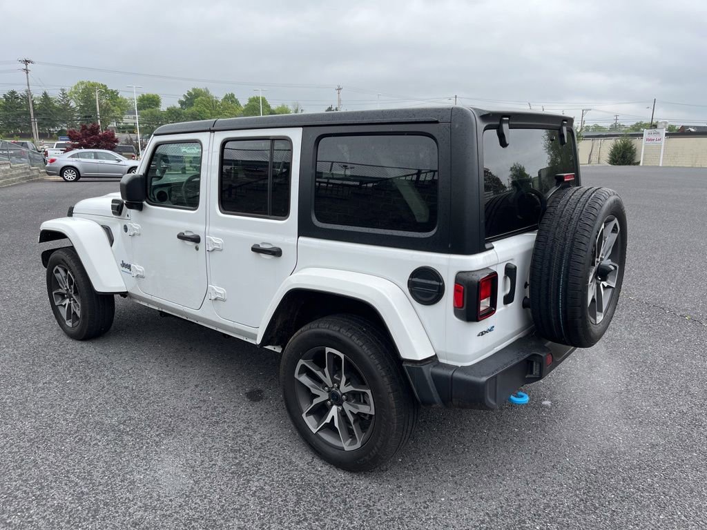 Used 2024 Jeep Wrangler Unlimited w/ Convenience Group AWD/4WD image 7