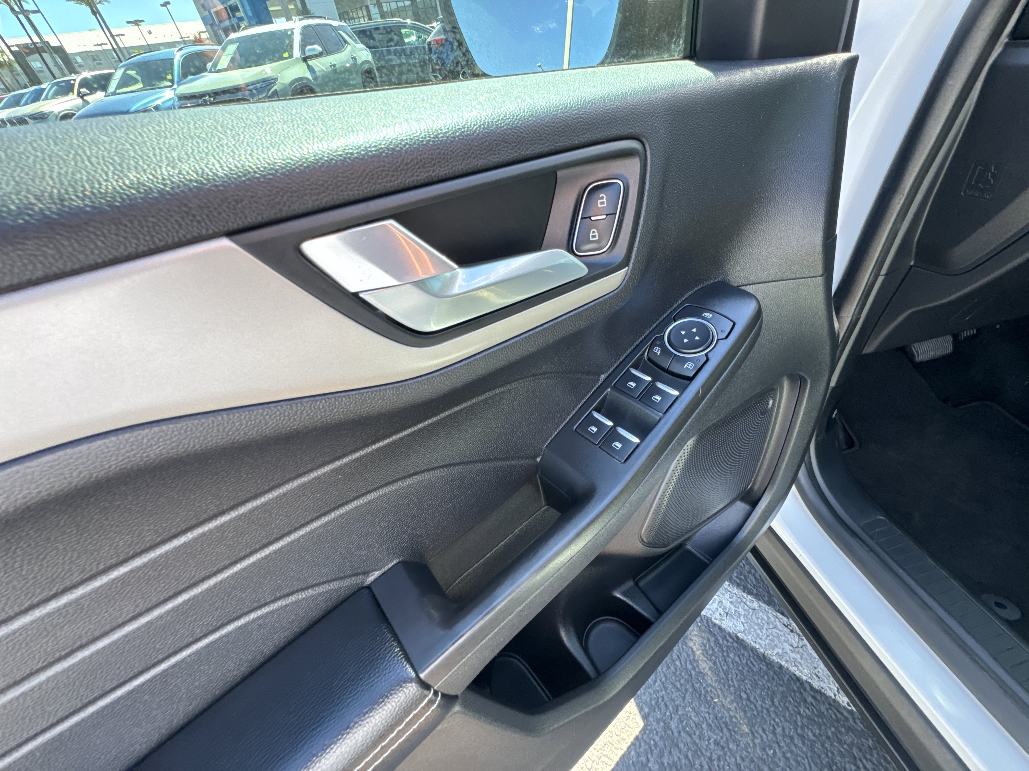 Used 2021 Ford Escape SE w/ Convenience Package image 23