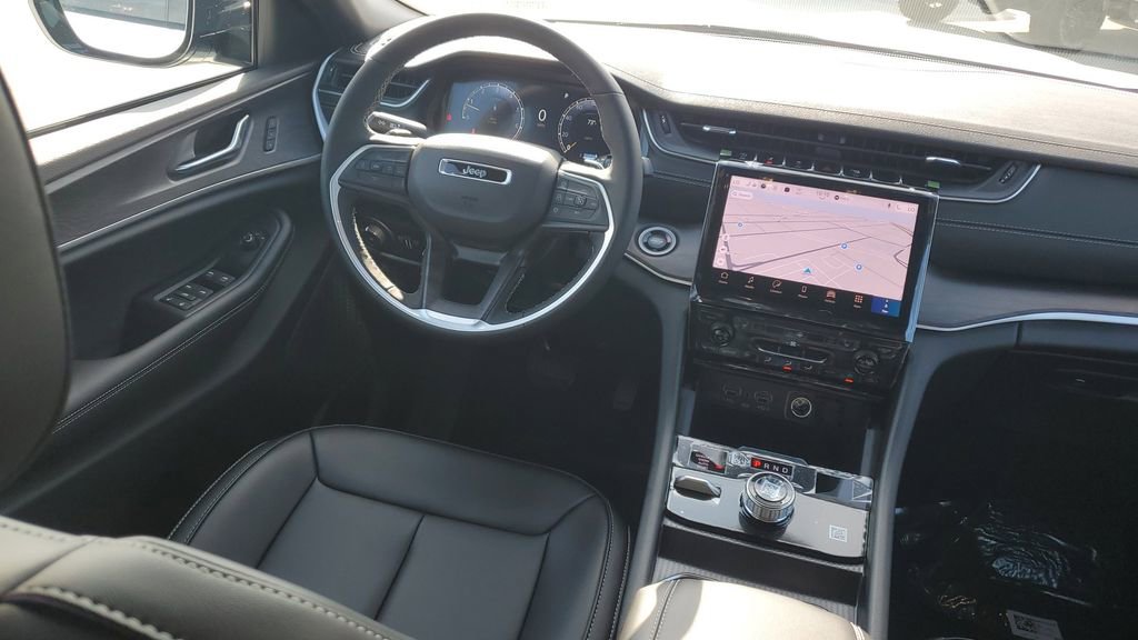 New 2025 Jeep Grand Cherokee Limited image 13