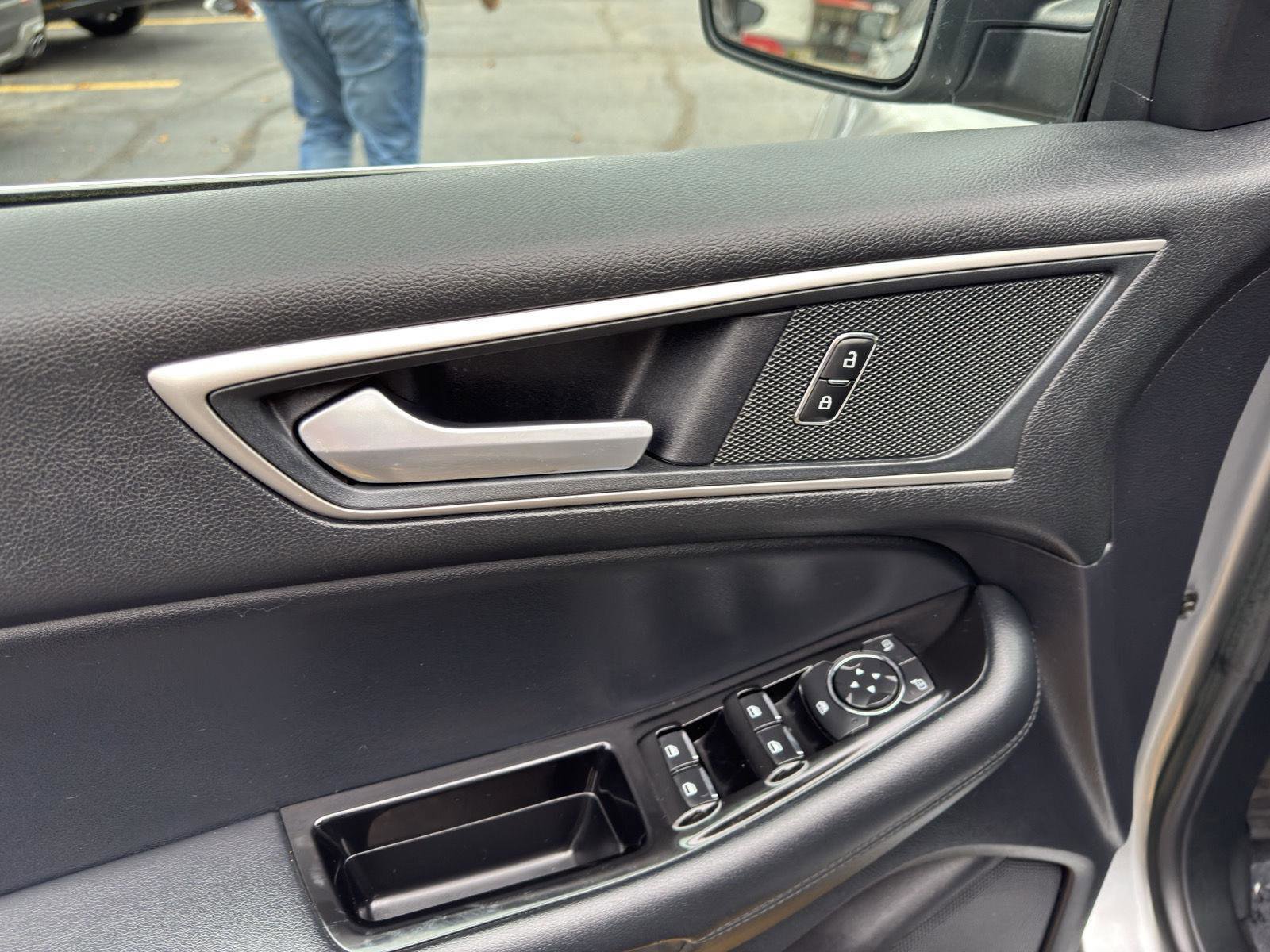 Used 2020 Ford Edge SEL image 24