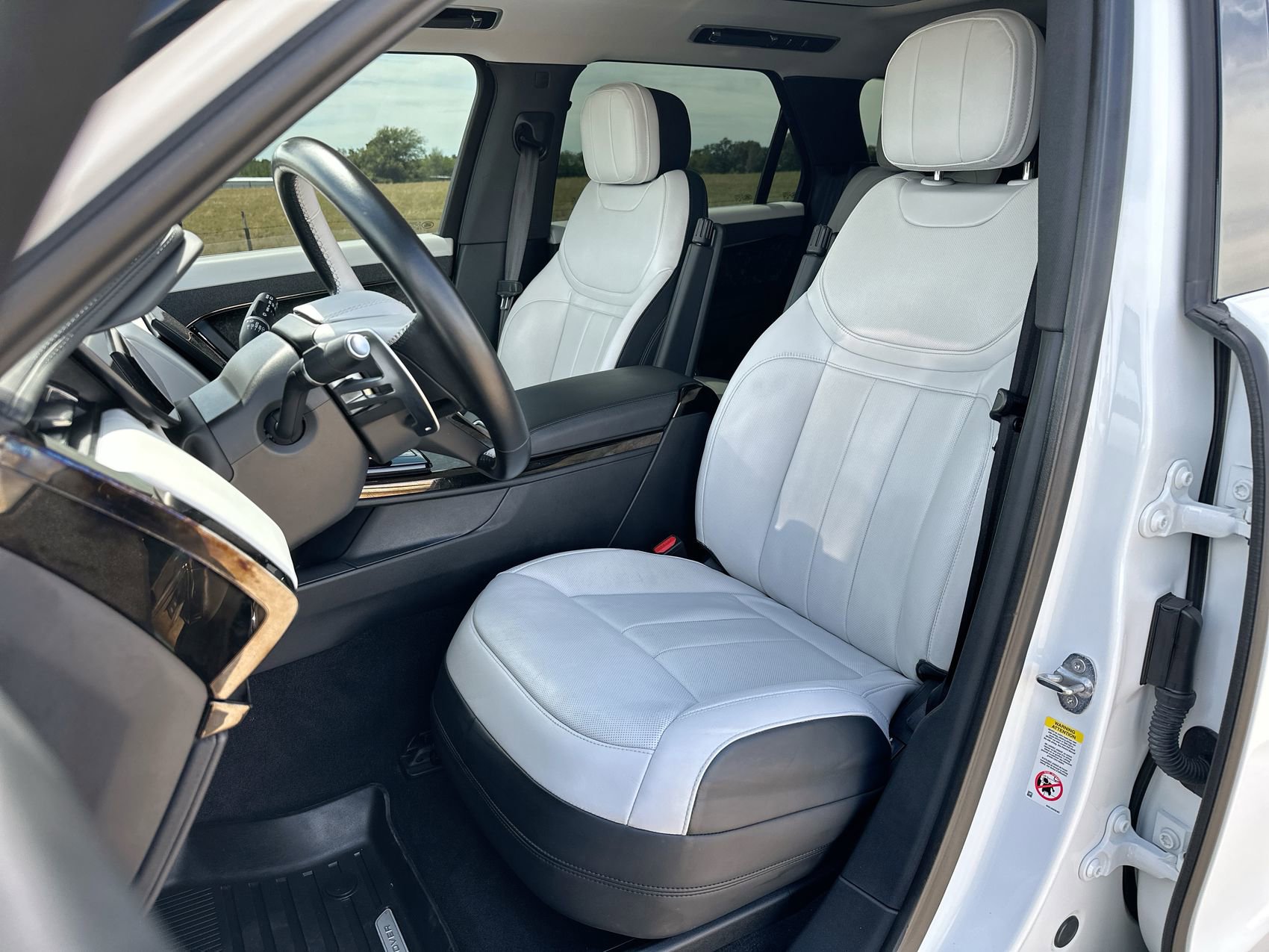 Used 2023 Land Rover Range Rover Sport SE Dynamic image 11
