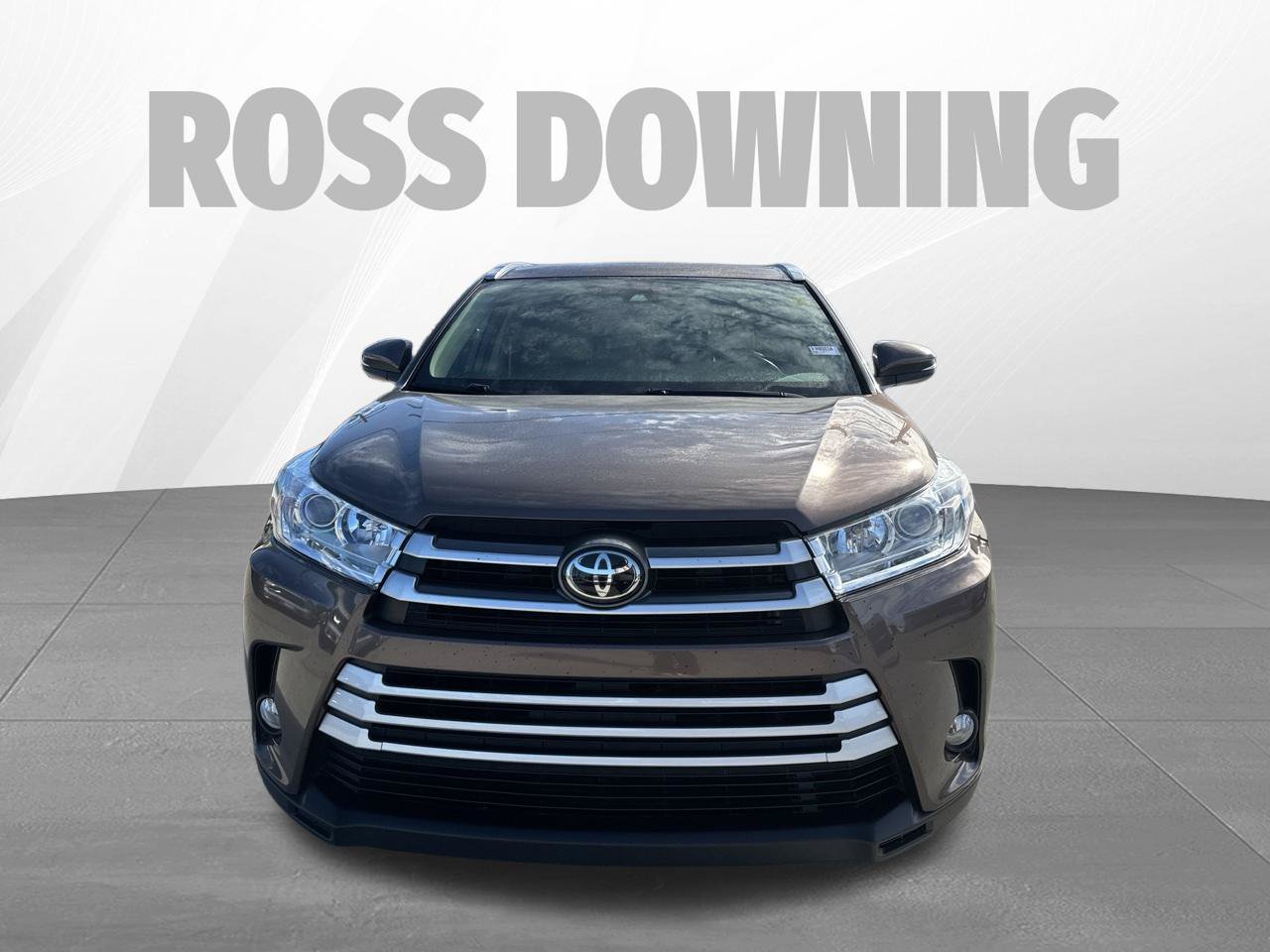 Used 2019 Toyota Highlander XLE FWD image 2