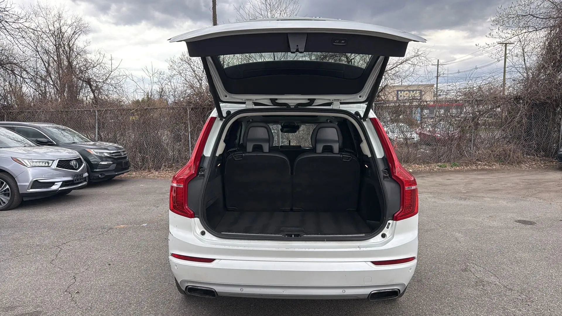 Used 2016 Volvo XC90 T8 Momentum w/ Vision Package image 26