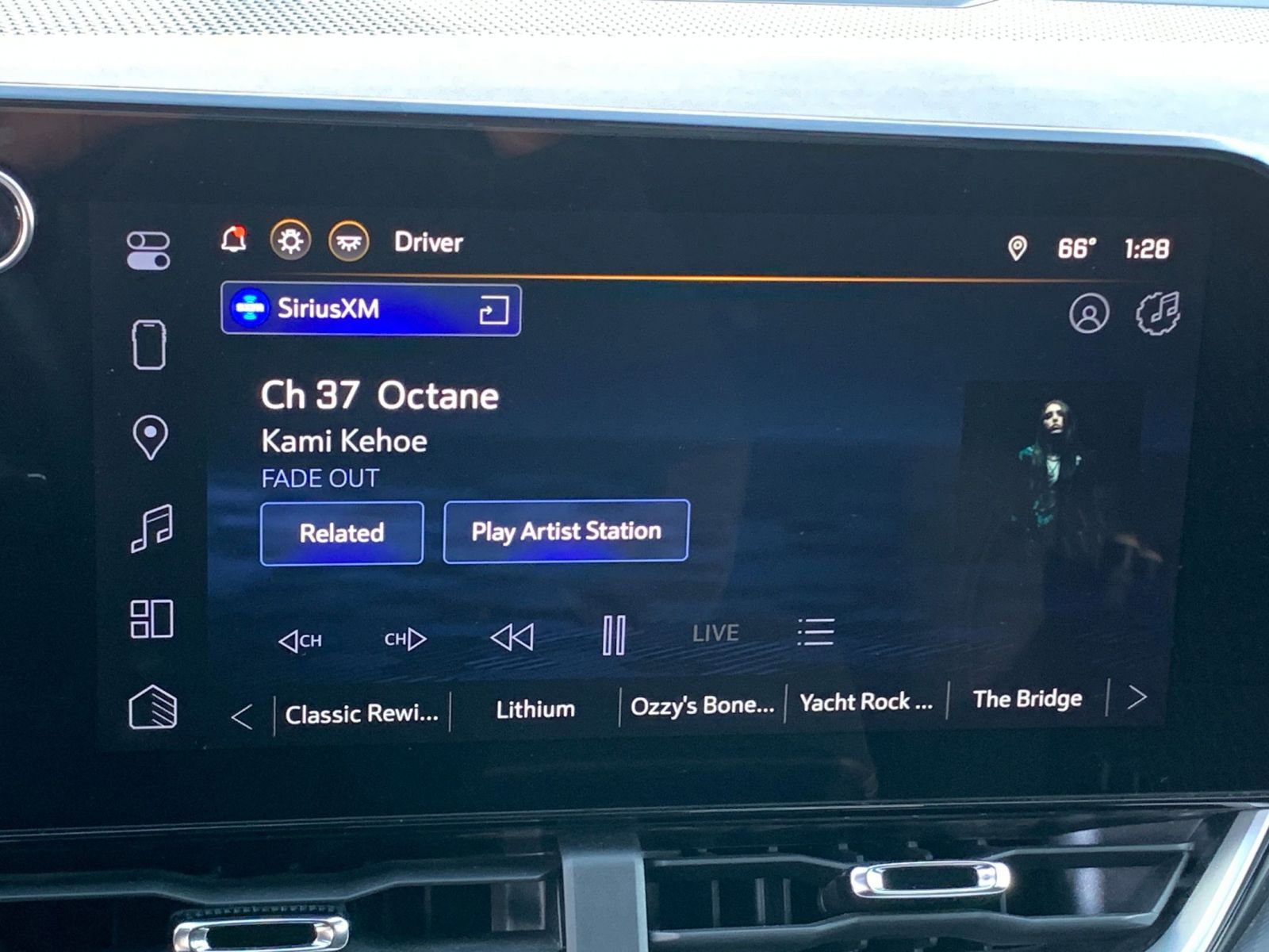 Used 2025 Chevrolet Equinox LT image 21