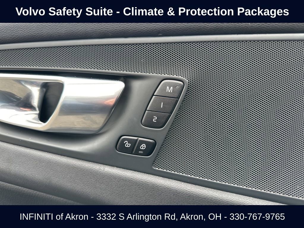 Used 2021 Volvo XC60 T5 Momentum w/ Premium Package image 43