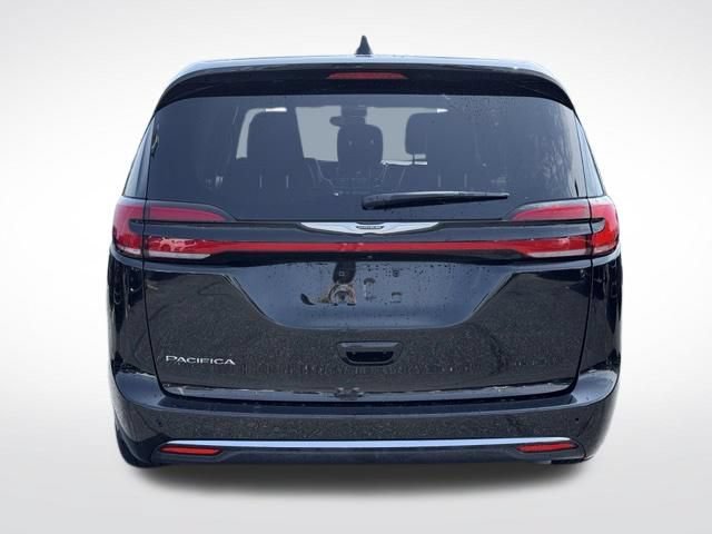Used 2025 Chrysler Pacifica Select FWD image 7