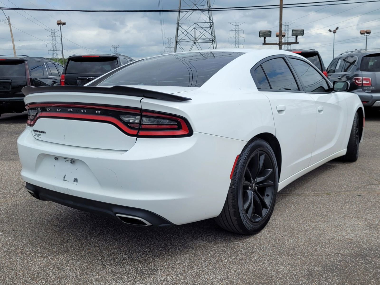 Used 2017 Dodge Charger SE w/ Blacktop Package RWD image 13
