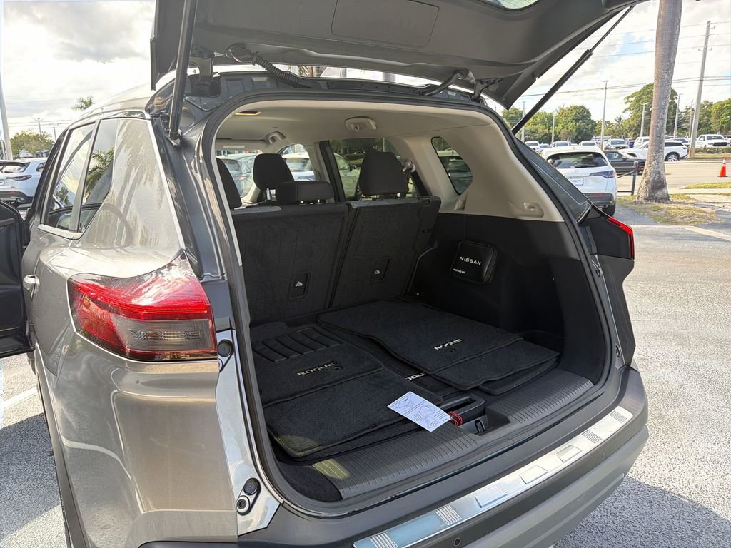 Used 2023 Nissan Rogue SV image 28