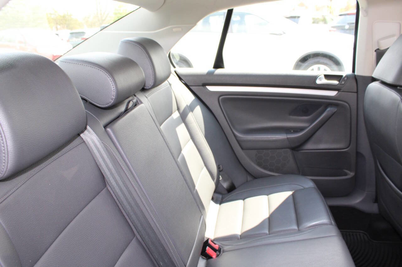 Used 2009 Volkswagen Jetta SE FWD image 17