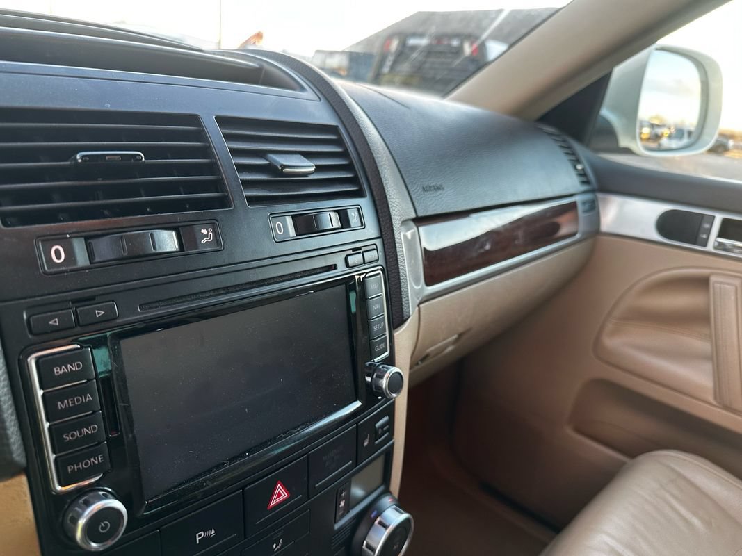 Used 2009 Volkswagen Touareg V6 AWD/4WD image 25