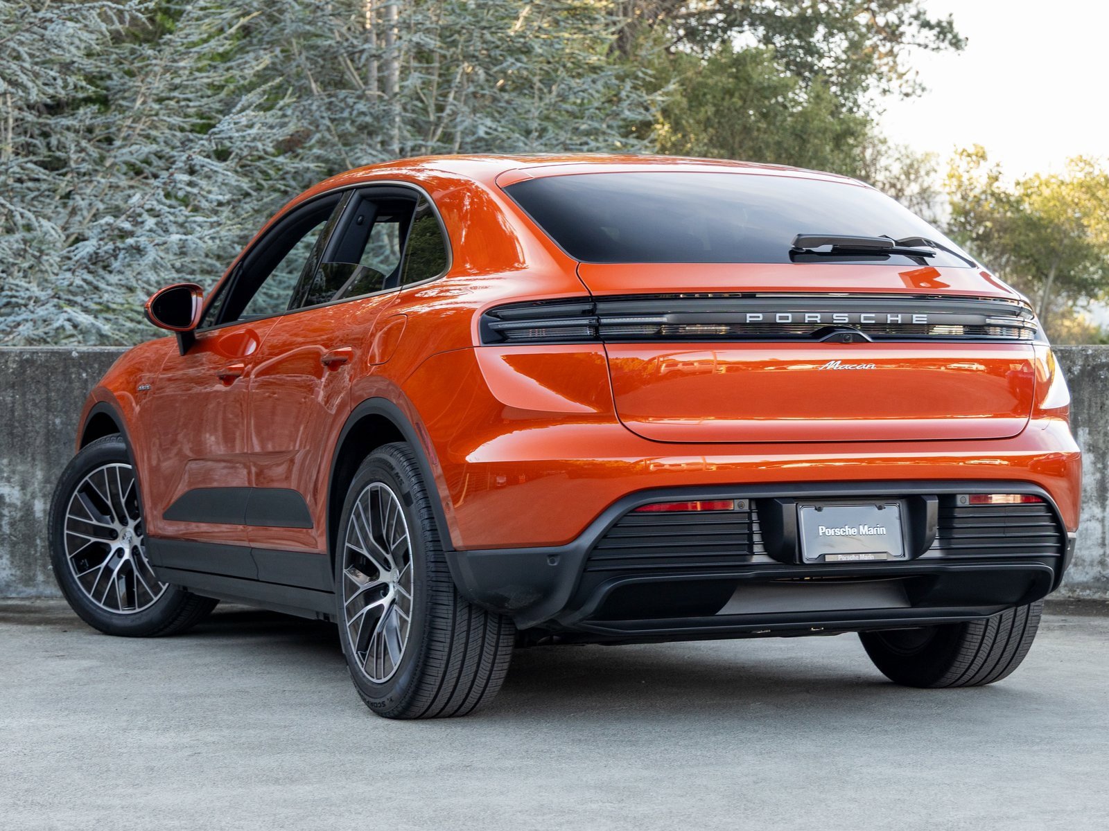 Certified 2025 Porsche Macan Electric image 3