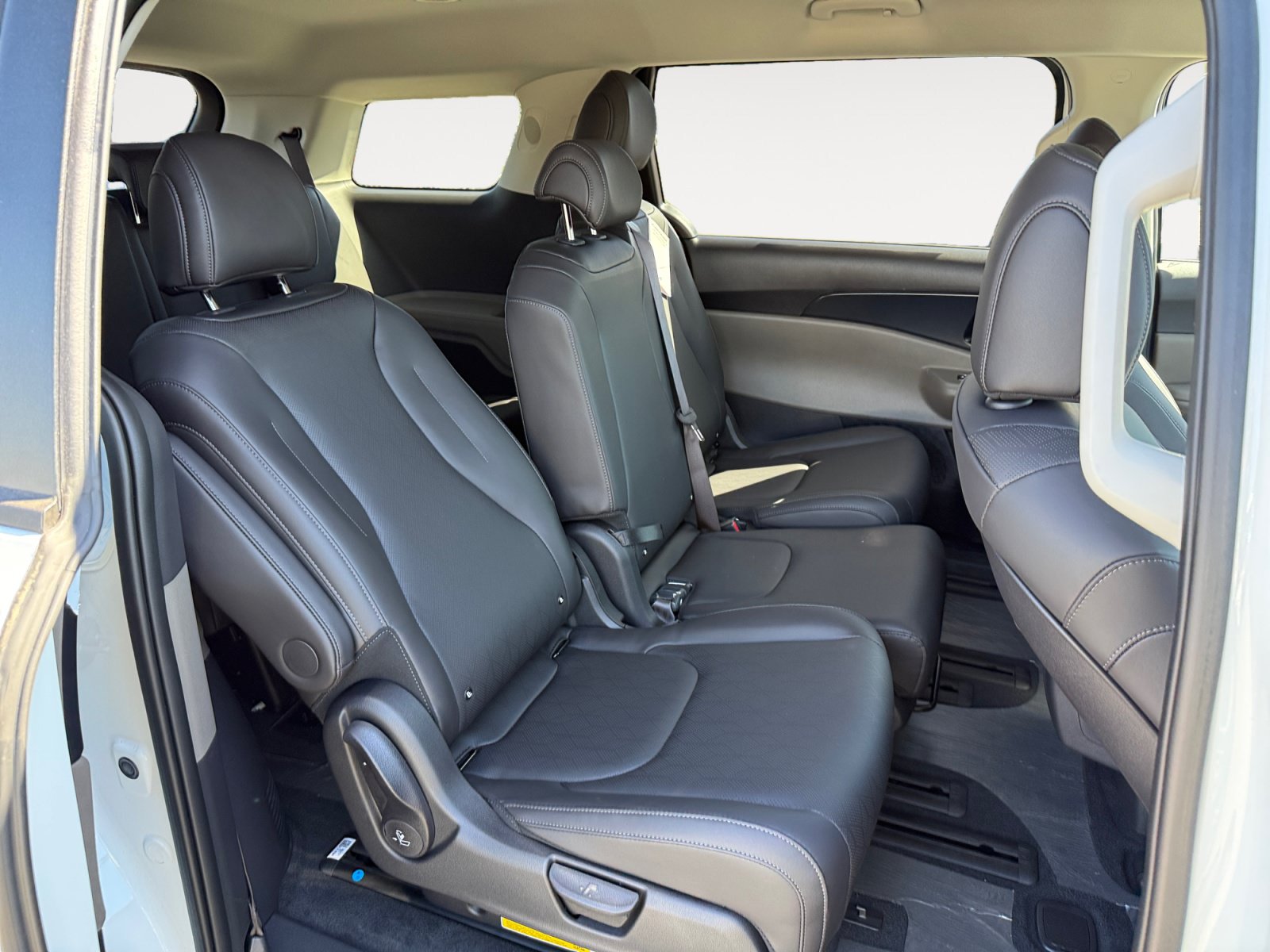 New 2027 Kia Carnival LXS FWD image 19