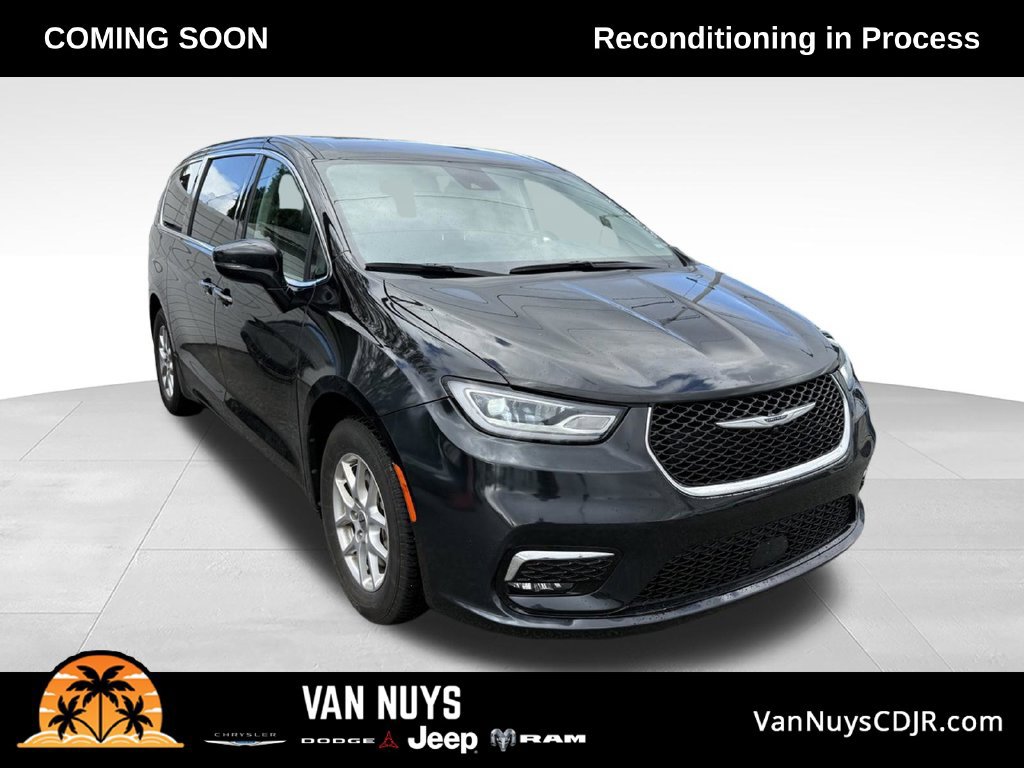 Used 2024 Chrysler Pacifica Touring-L